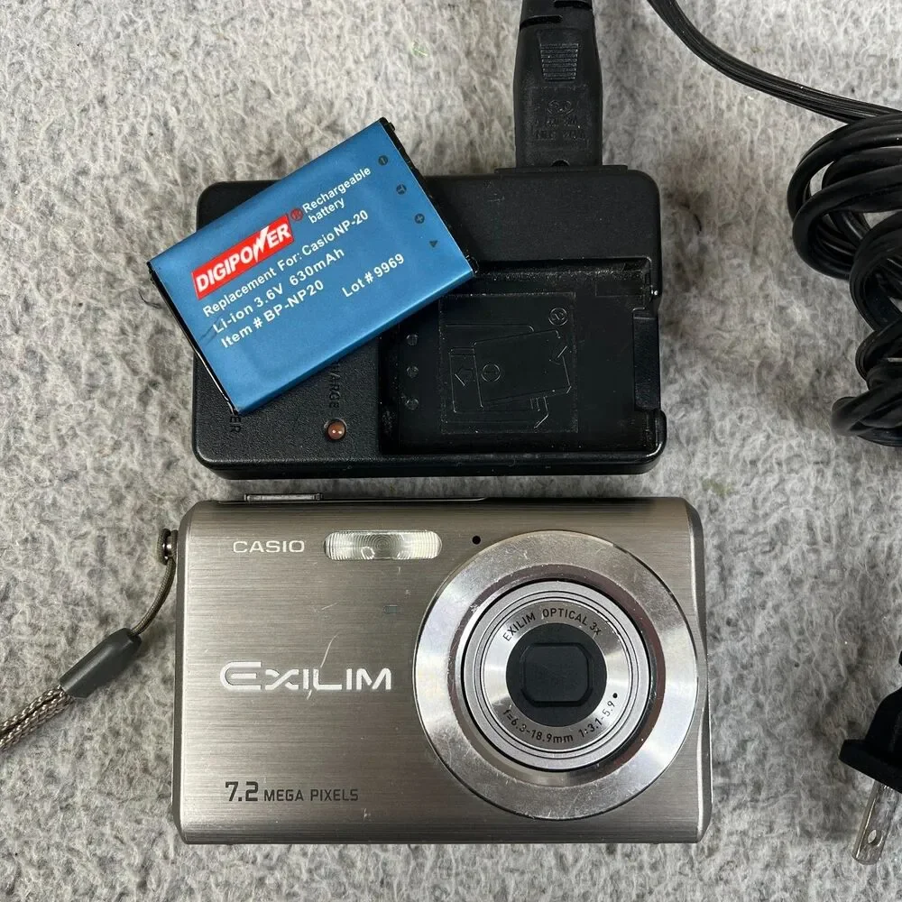 Casio Digital Camera Silver EXILIM ZOOM EX-Z70 7.2MP with Charger